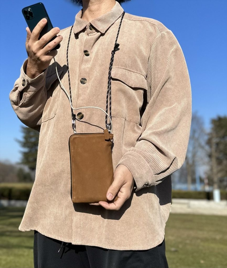 エゾ鹿革スマホショルダーポーチ - ROKUBO( ロクボー ) 北海道アウトドアブランド エゾ鹿革スマホショルダーポーチ