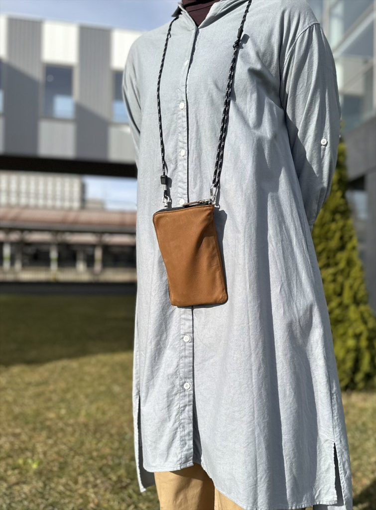 スマホポーチ、キャメルブラウン