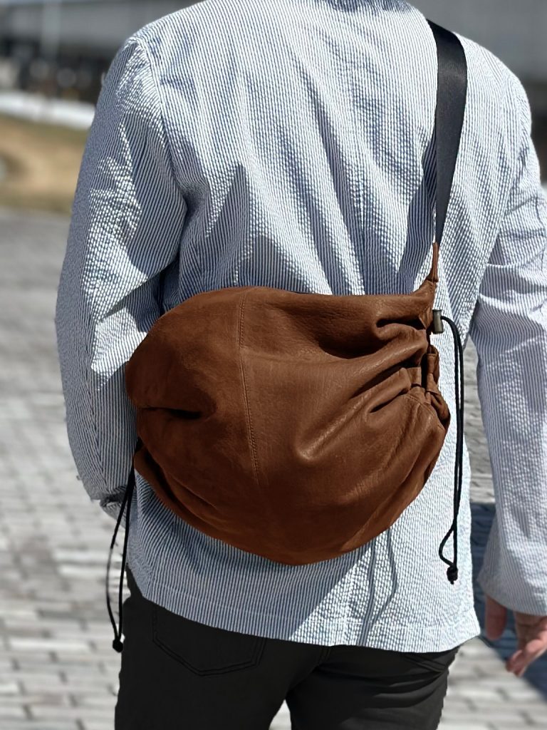 天然エゾシカ革のショルダーバッグ