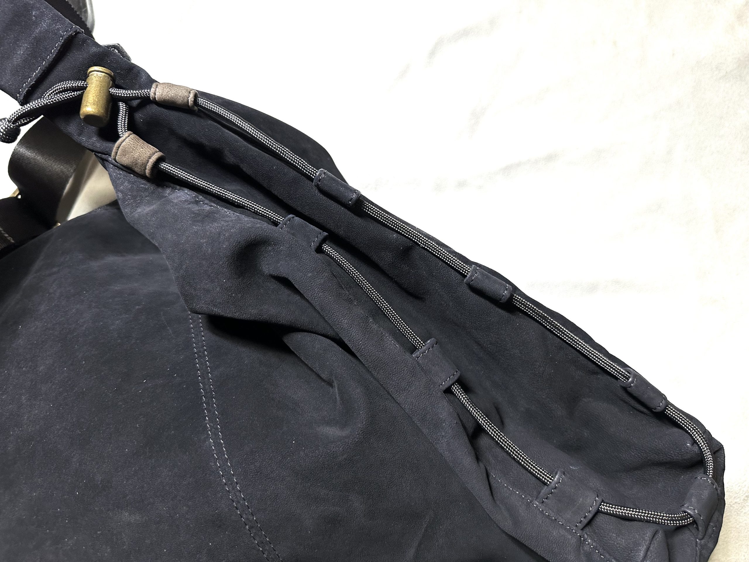 天然エゾシカ革のショルダーバッグ