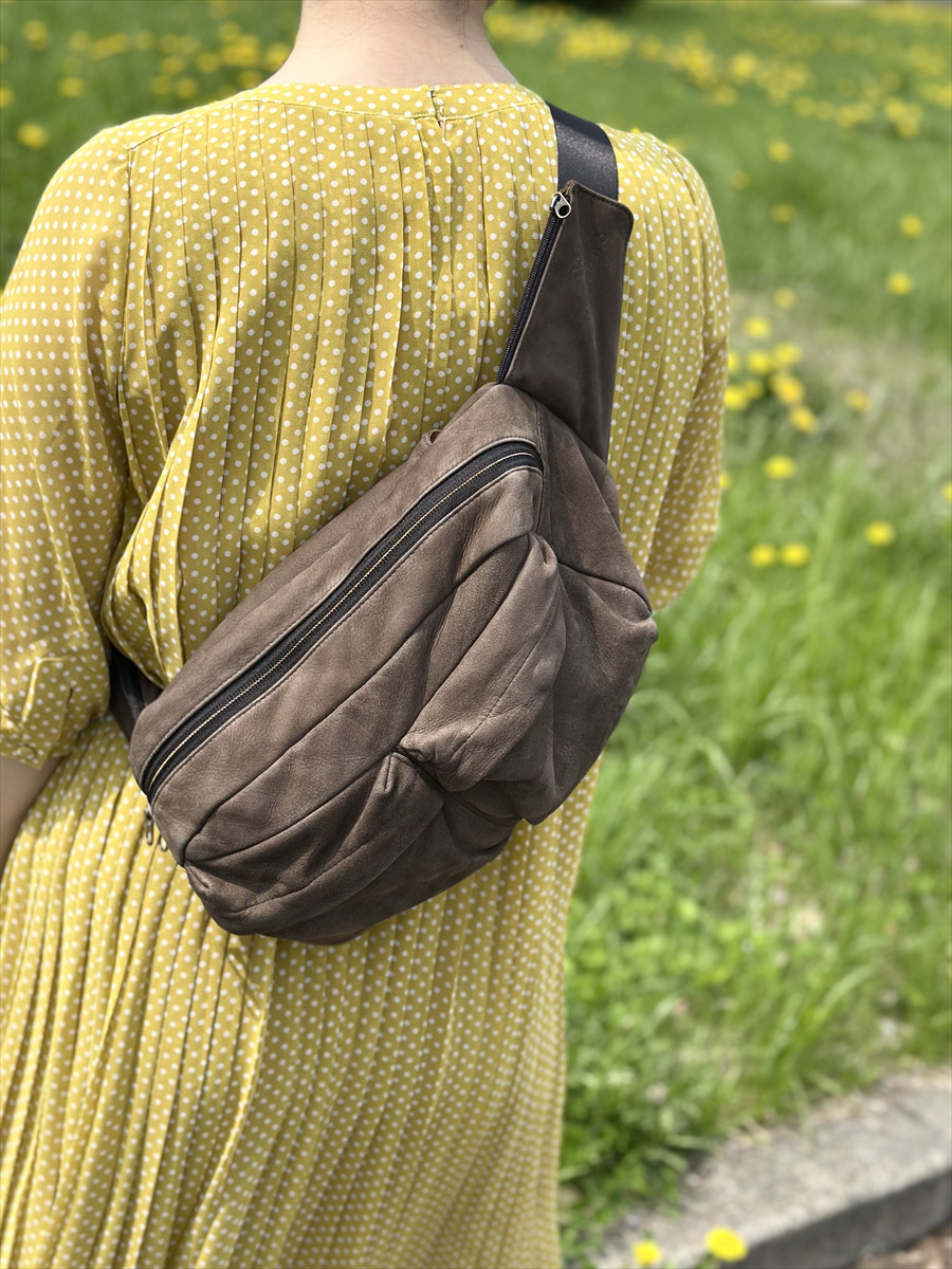 鹿革ボディバッグ