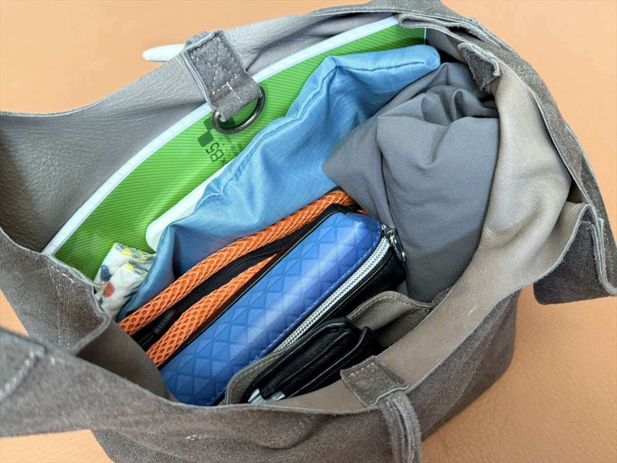 鹿革ミディトート